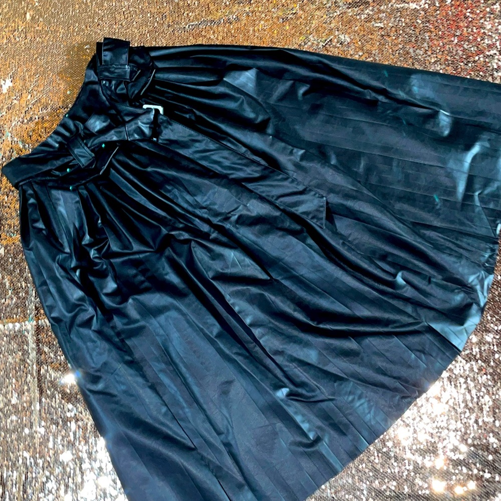 FAUX LEATHER SKIRT
